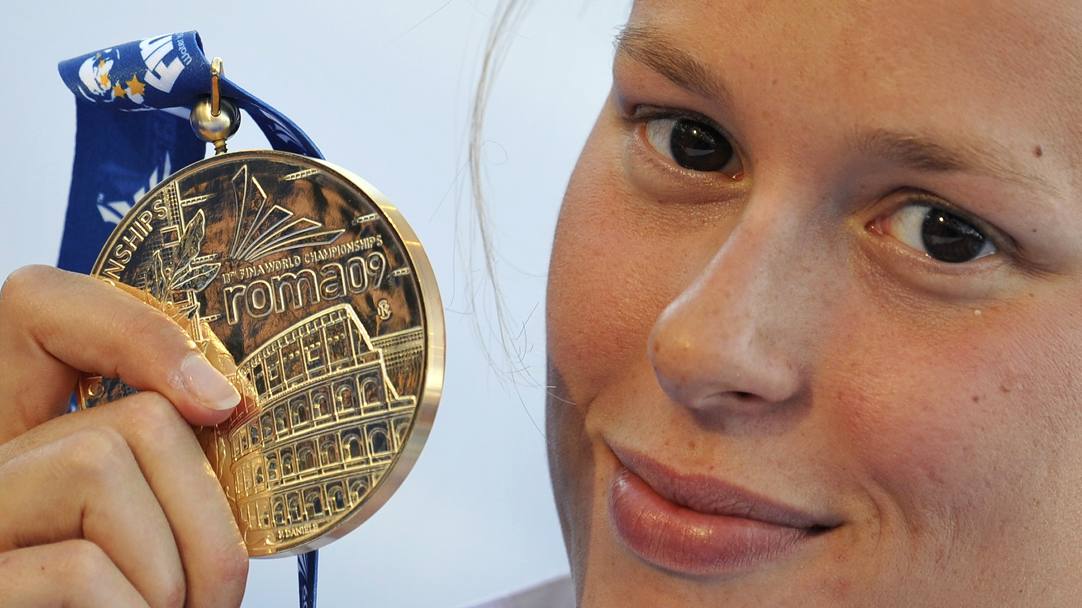 2009 Campionati del mondo di Roma. Federica Pellegrini vince la medaglia d’oro nei 200mt sl con nuovo record del mondo 1’52”98 (Reuters)